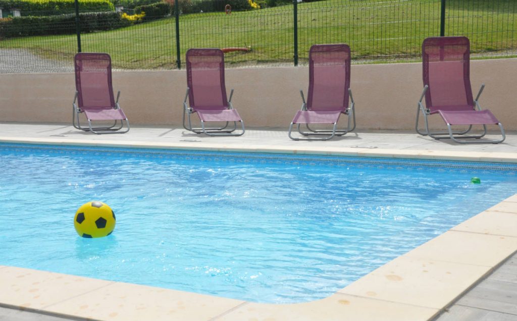 Piscine, chambre d'hôtes "Aux 4 Saisons" en Ariège Pyrénées, entre Mirepoix et Montségur
