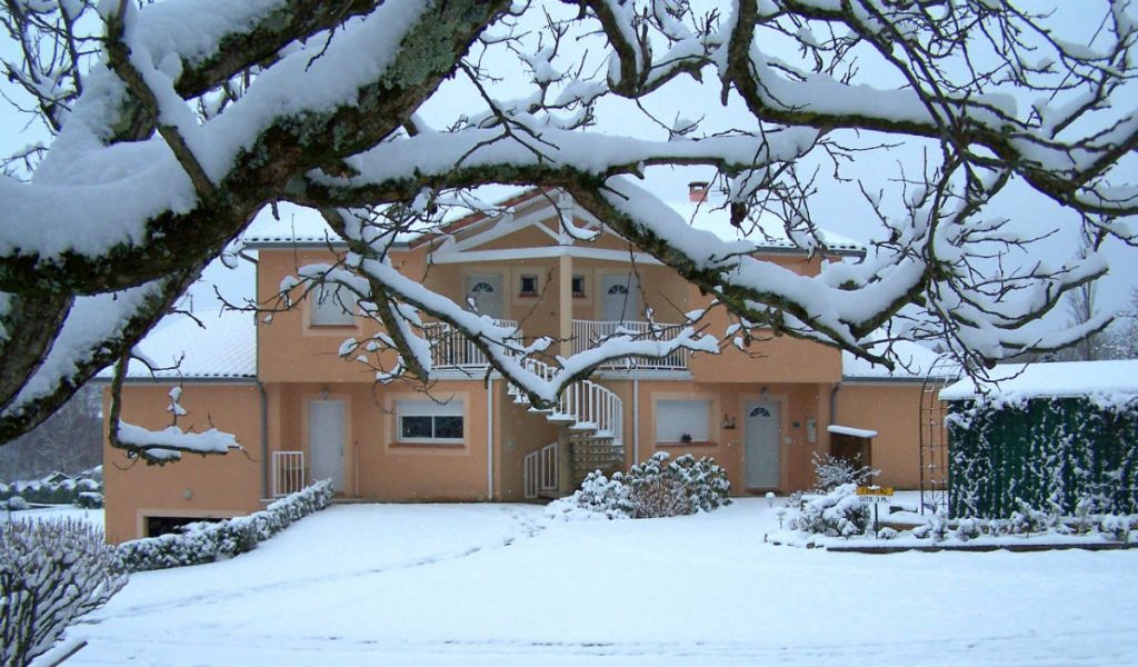 Grand gîte en Ariège Pyrénées. Neige en hiver