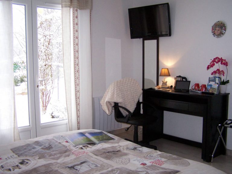 Grand Gîte en Ariège Pyrénées, Chambre "Montségur", "Aux 4 Saisons"