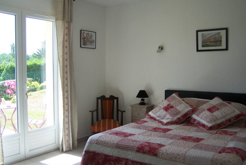 Location grand gîte avec piscine en Ariège Pyrénées. Chambre "Aux 4 saisons