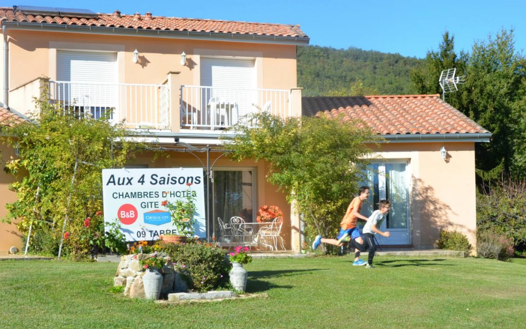 Location grand gîte avec piscine en Ariège Pyrénées avec enfants