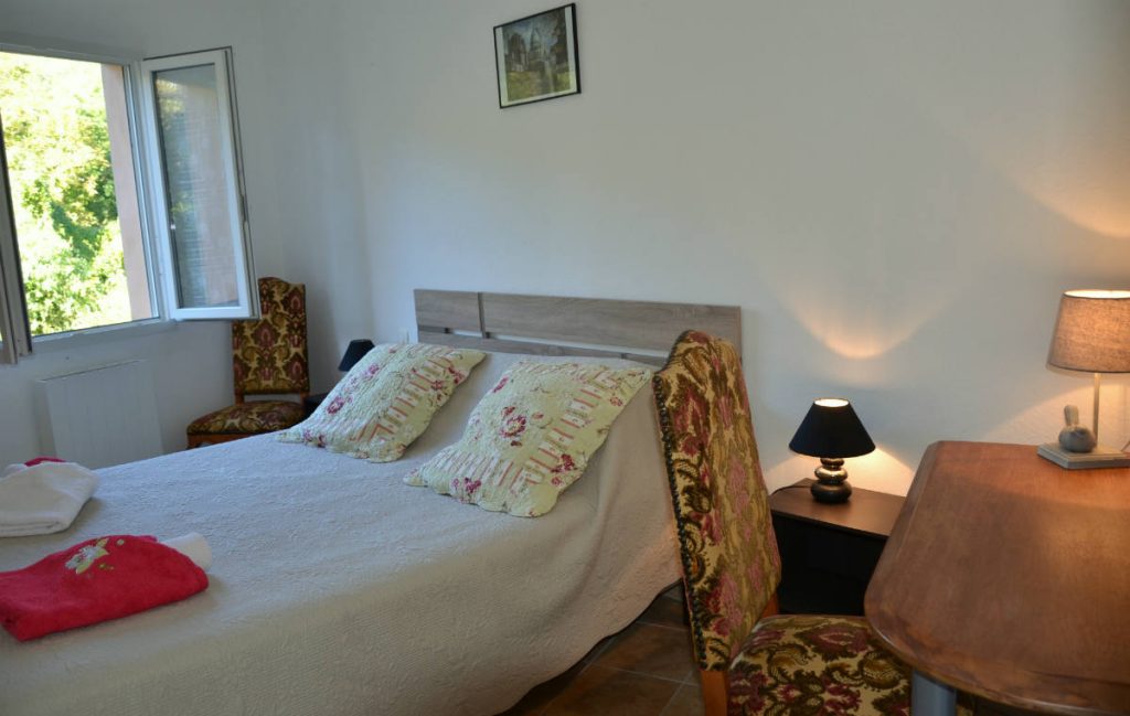 Chambre petit gîte avec piscine en Ariège Pyrénées