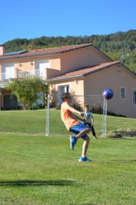 Jeux d'ado au grand gîte des 4 Saisons en Ariège